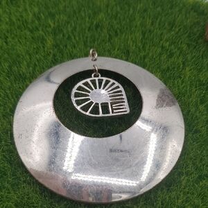 Chunky‎ Silver Tone Amulet Disc Pendant P334